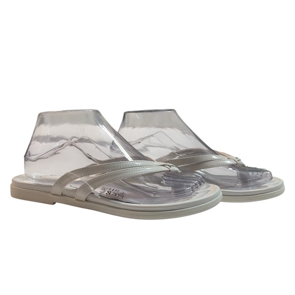 Naturalizer Daisy White Patent Sandals Flip Flops Size 8M‎ Beach Vacation NEW - Picture 1 of 10
